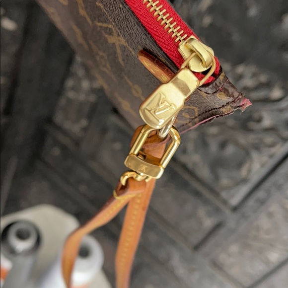 Louis Vuitton Neverfull Monogrom Clutch - Picture 5 of 10
